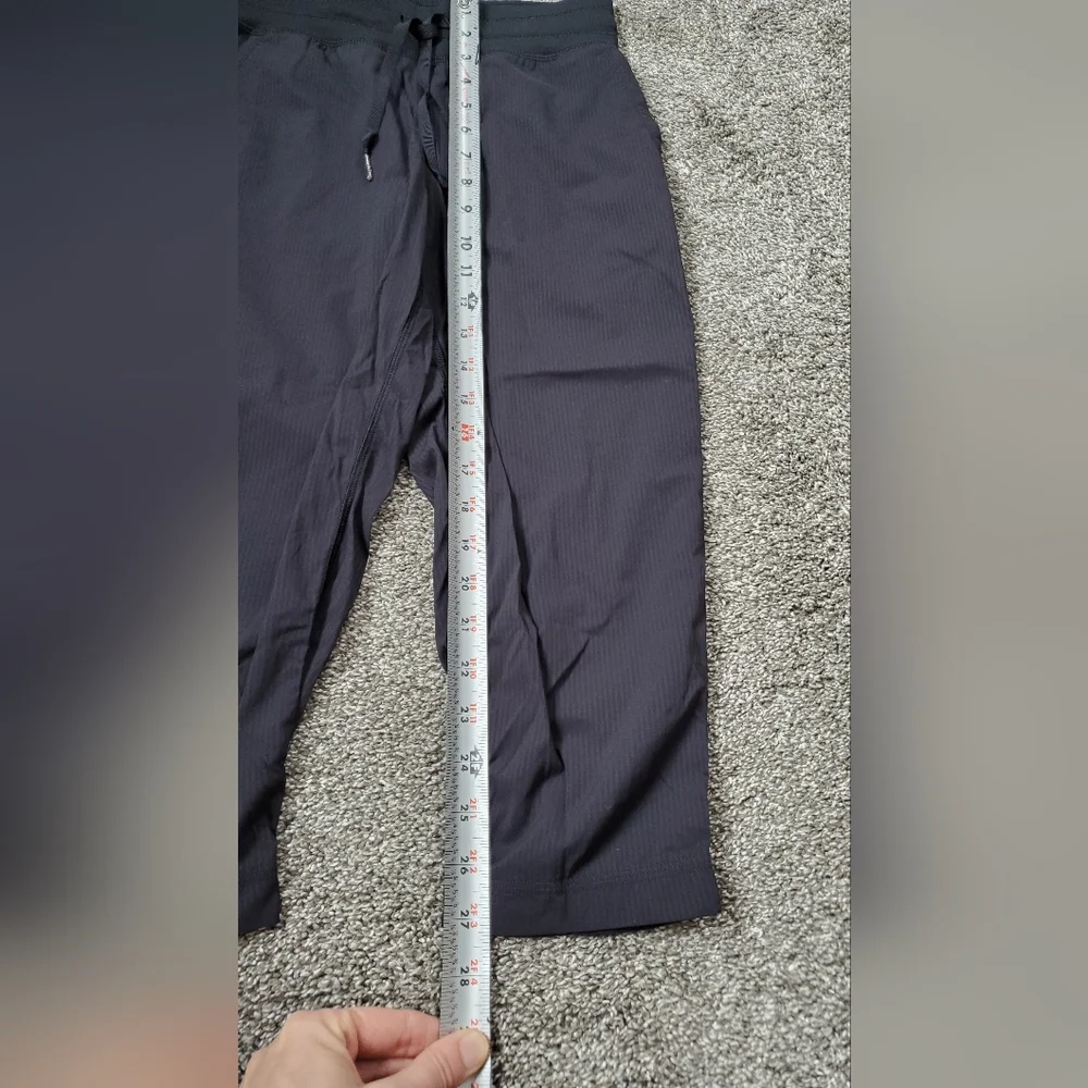 Lululemon Dance Studio Cropped Jogger Pant LIKE NEW size 2 - Picture 9 of 13